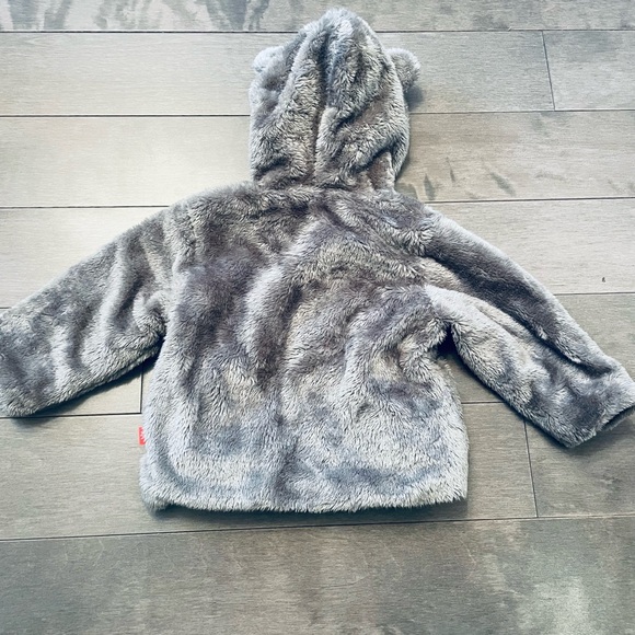 Magnetic Me gray hooded sweater. - Picture 3 of 4